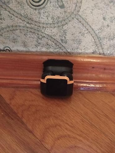 Tam simsiz qulaqcıqlar – şarj qutusu ilə - Rəng: qara (qutunun