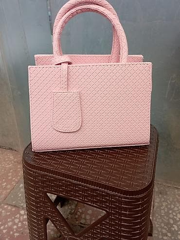 tergan sumkalar: Xanımlara özəl. şookkk endirim. Qiymət 17 azn. Əziz — 2