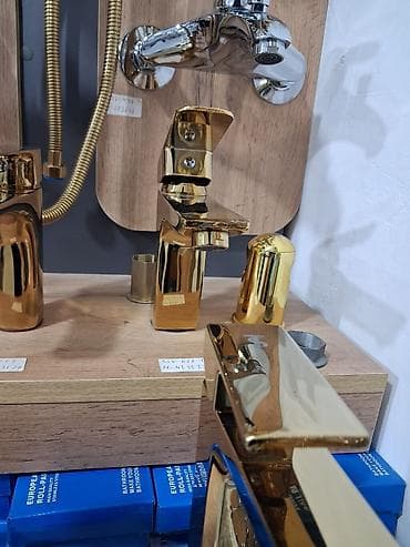Qızılı rəngli lavabo qarışdırıcısı (əl yuma kranı) - Tək qollu — 1