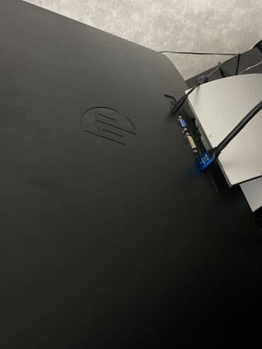 HP masaüstü monitor - Ekran ölçüsü: təxminən 23–24 düym, nazik