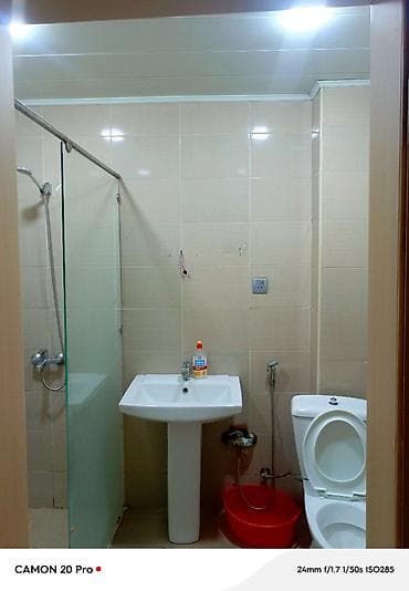 kiraye ev: 1 giriş zalı, 1 yataq, 1 qonaq otağı, 1 mətbəx, 2 eyvan. hamam+tualet — 7