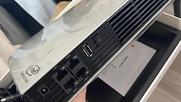 Xbox One: Xbox One S oyun konsolu Xüsusiyyətlər: - Rəng: Ağ, kompakt və səssiz — 2