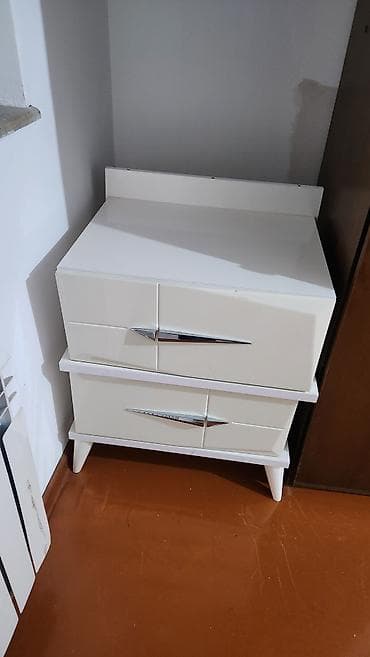 Yaxsi veziyetdedir Makyaj masasi ve tumbalar. 📍 Ünvan:Azadliq qoşa — 3