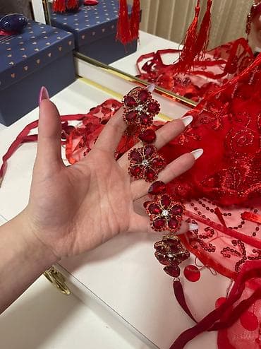 paltar xoncalari: Xına üçün, baş örtüyü, şal, elcekler, ve bel bağı. Her biri ideal — 3