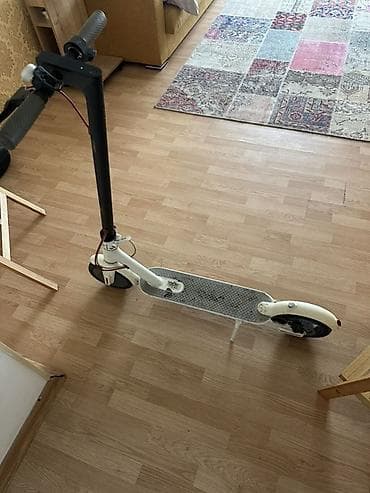 Elektrikli skuter
Xiaomi 
Adapteri yoxdur Təkəri dəyişməlidir