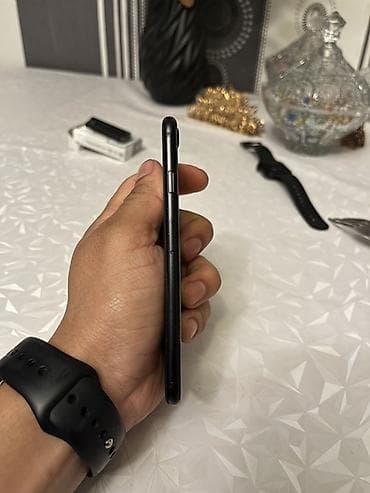 IPhone SE 2020, Qara, Barmaq izi — 6