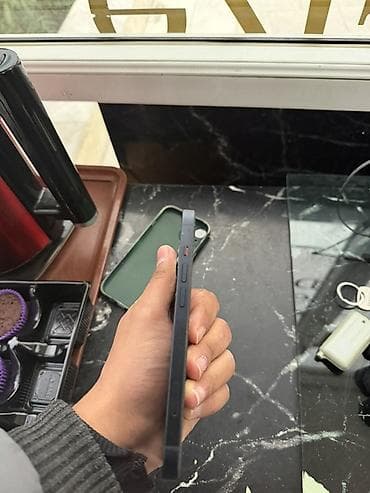 iphone 4s ekran: IPhone 13, Qara — 3