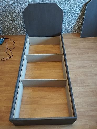 Çarpayılar: Tək nəfərlik taxt çarpayı 2 ədəd - Ölçü: təxmini 80×180 sm (tək — 3