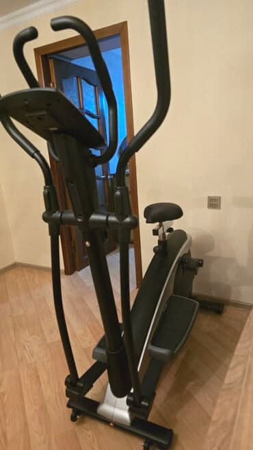 sakit sintezator: Elliptik trenajor və velotrenajor funksiyalarını birləşdirən universal — 2