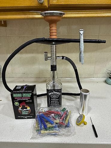 hamilə: Jack Daniels qəlyan Tam yenidir.Stol üstüdür. Şəkildə olanlar hamısı — 6