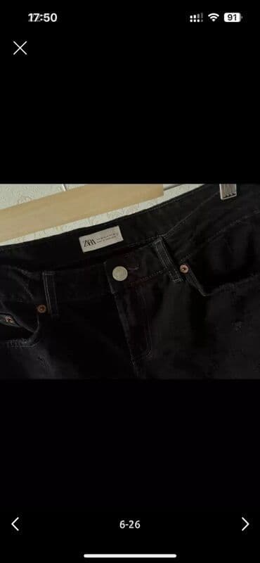 zeynep bastik baku: Zara Qara rəngli, yırtıq detallı cins şalvar. Dizlərdə və digər — 21