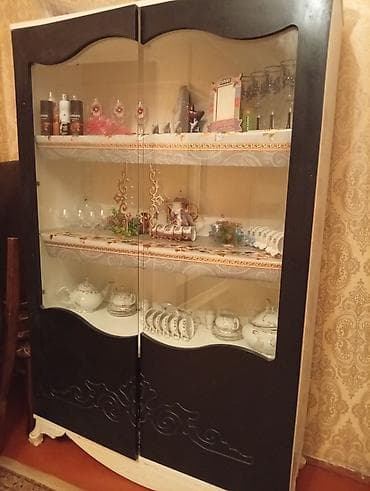 dekor gul: Qab-qacaq vitrini / servis şkafı - Klassik üslubda, ikiqat şüşə — 1