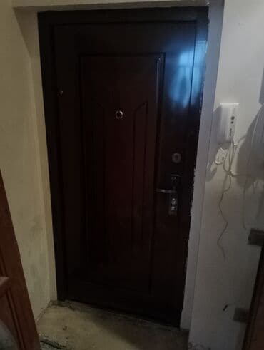 ev qapılar: Düz TV altlığı — 2