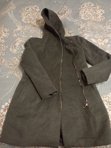 Palto yenidir.Üstü kaşmir qəti tiftiklənməyən maldır.Baha