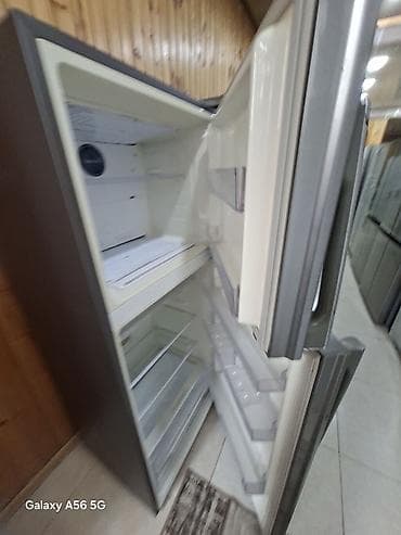 nokia e 72: Paslanmayan polad korpuslu, iki qapılı soyuducu - Üstdə dondurucu — 2