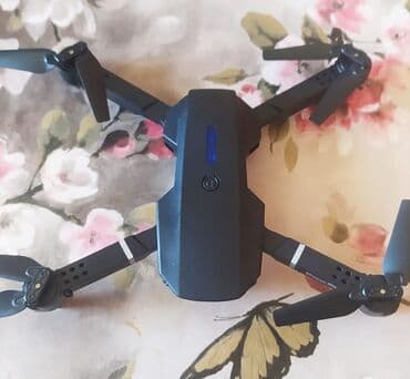 Другое для спорта и отдыха: E88 dronu qara rəngdə, qatlana bilən dizaynı və dörd pərvanəsi ilə — 5