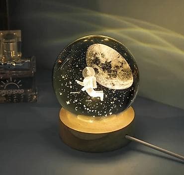 bra lampa: Kristal kürə gecə lampası – “Kosmonavt və Ay” dizaynı - Material — 1