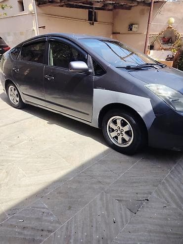 pirus satisi: Toyota Prius (2-ci nəsil) hibrid sedan Surməyə və qalmaq şərti ilə — 2