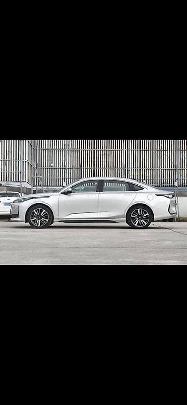 sadiq lapetler: Elektrik sedan – futuristik dizaynyüksək texnoloji salon Arenda — 3