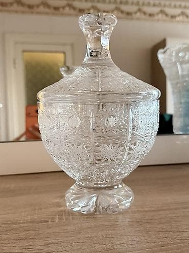 qab gülü: Kəsilmiş şüşədən dekorativ qab və qapaq dəsti. - Material: ağır — 1