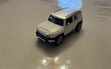 Ağ rəngli metal oyuncaq ofroud SUV maketi. - Material: die-cast metal lalafo.az -da Ağ rəngli metal oyuncaq ofroud SUV maketi. - Material: die-cast metal
