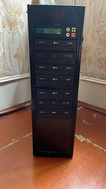 14 disklər: Tam islek veziyetde 11 disc zapis edir halhazirda 7 disc DVD çoxaldıcı — 1