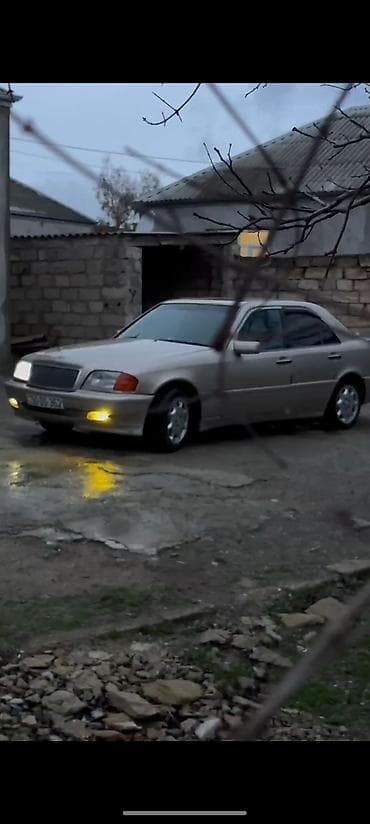 nomre altligi: Mercedes-Benz C 200 (W202) sedan - Kuzov: sedan, qızılı/bej rəng - — 8