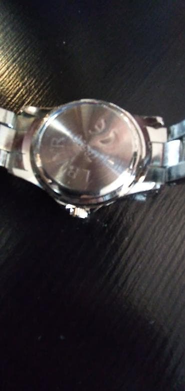 Qadın qol saatı – metal korpus və polad qolbaq - Rəng: gümüşü və