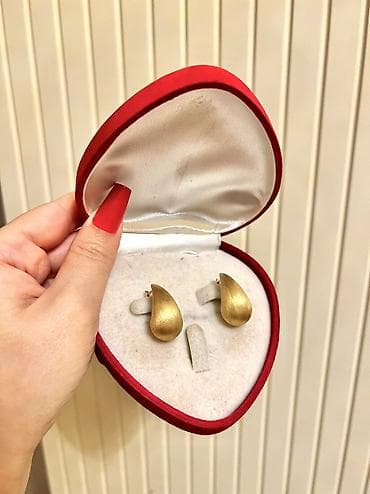 qızıl sırqalar: Dəstə daxildir: Sırğa, Sarı qızıl, 585 Əyar, 4 g — 1