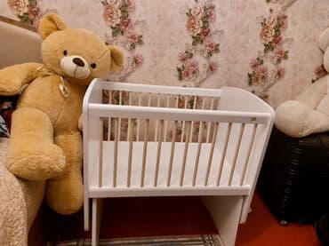 Beşiklər: Oğlan və qız üçün, İşlənmiş, Dördbucaq, Beşik, Dəstsiz, Matrassız, Yellənmə mexanizmsiz — 1