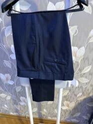 göy rəngli kişi cemperləri: Ölçüsü - 48/6. Rəng - Tünd göy. Tam dəst - Pencək, jilet, şalvar. Az — 4