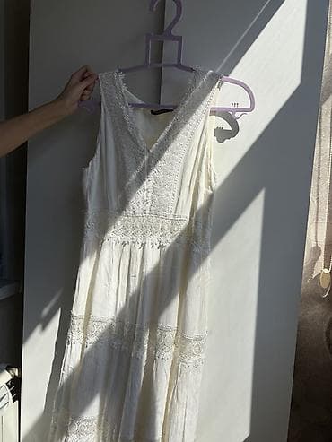 şifon don modelleri: Ağ rəngli zərif yay donu - Model: uzun, A-kəsim, yüngül və axıcı — 2
