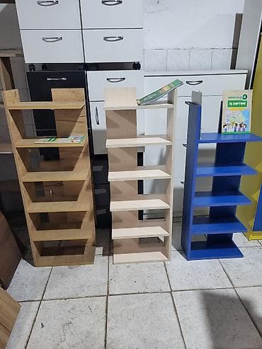 Yeni, Kitab rəfi, Düz