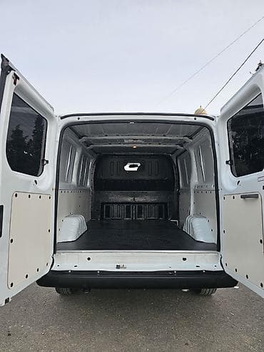 lamborghini satışı: Ford Transit: 2.4 l | 2008 il 150008 km Van body type — 8