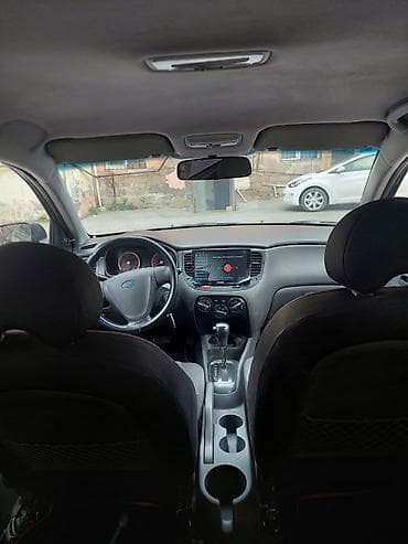 opel astra universal: Kia Rio – hetçbek, qara rəng Xüsusiyyətlər: - Kuzov: 5 qapılı — 6
