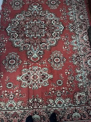 guldan: Qırmızı rəngdə klassik naxışlı xalça - Üslub: Şərq motivli, mərkəzi — 1