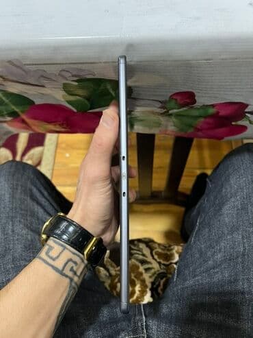 i̇pad 6: Lenovo planşet Xüsusiyyətlər: - Brend: Lenovo (korpusda logo) - Metal — 4