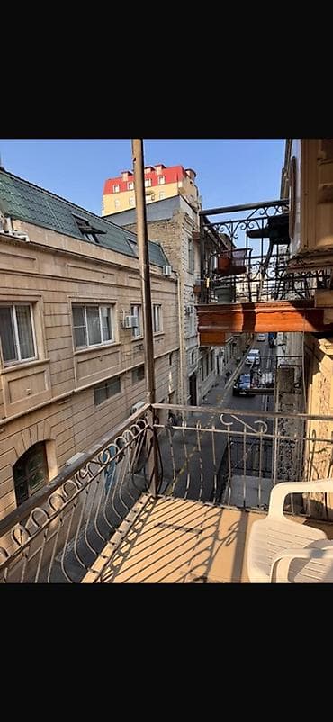 с проживанием: Долгосрочная аренда. Центр. 3 комнаты. 1 санузел. 2 этаж, 3 этажного — 7