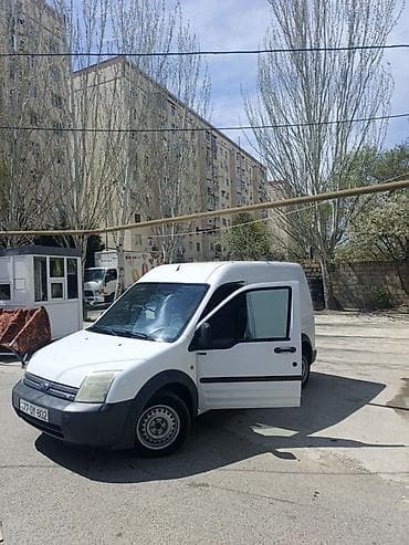 ford transit surucu isi: Ağ rəngli Ford Transit Connect furgon. Bu model, yük daşınması və ya — 2