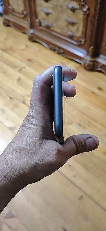 iphone 16 pro max dubai: IPhone 11, 128 GB, Black Titanium, Simsiz şarj, Face ID — 7