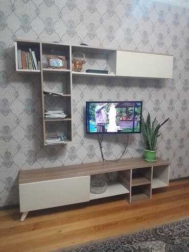 вешалка в прихожую настенная: Б/у, Прямой ТВ стенд, С полками — 1