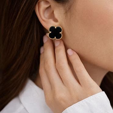 sirqalar: Dəstə daxildir: Sırğa, Bilərzik, Sarı qızıl, 585 Əyar, 2 g — 3