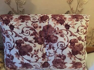 divan ucun yastiqlar: 3 ədəd Mütəkkə Təzədir, divanın üstü üçün də yaralıdır Ölçüsü: 90*65 — 1