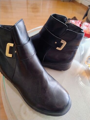 çəkməcə: Dəri görünüşlü, qara rəngli qadın qısa çəkmələri. Yan tərəfində qızılı — 2