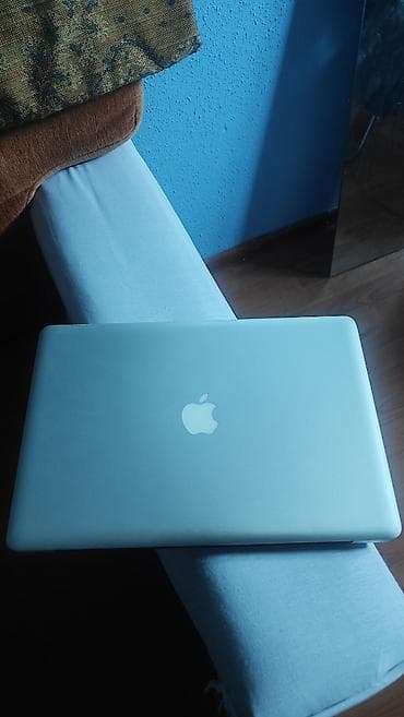 Mackbook pro köhne modeldir,zaltelaya taxanda işığı yanır ama — 1