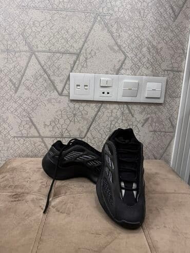 женские кеды сникерсы: Qara rəngli idman ayaqqabısı (sneaker) – futuristik dizaynlı model — 3