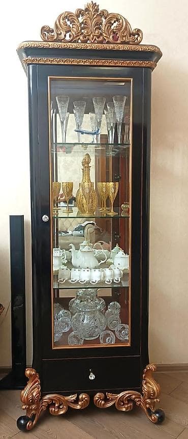 Şüşəli dolab vitrini — 2