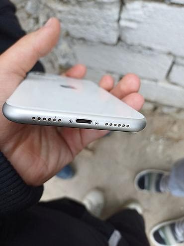 iphone 11 qara: IPhone 11, 64 GB, Ağ, Face ID — 4