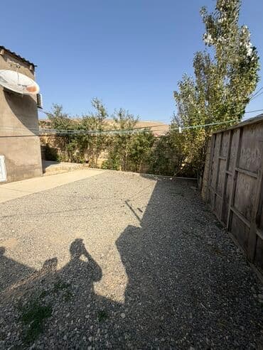 211 nomreli mekteb: 3 otaqlı, 81 kv. m, Orta təmir — 8