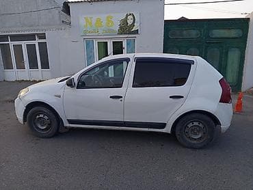 kia satisi: Renault Sandero: 1.6 l | Hetçbek — 3